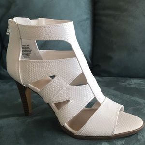 vera wang white sandals